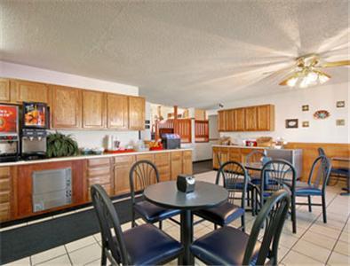Hotel Super 8 Wichita East Kellogg Restaurante foto